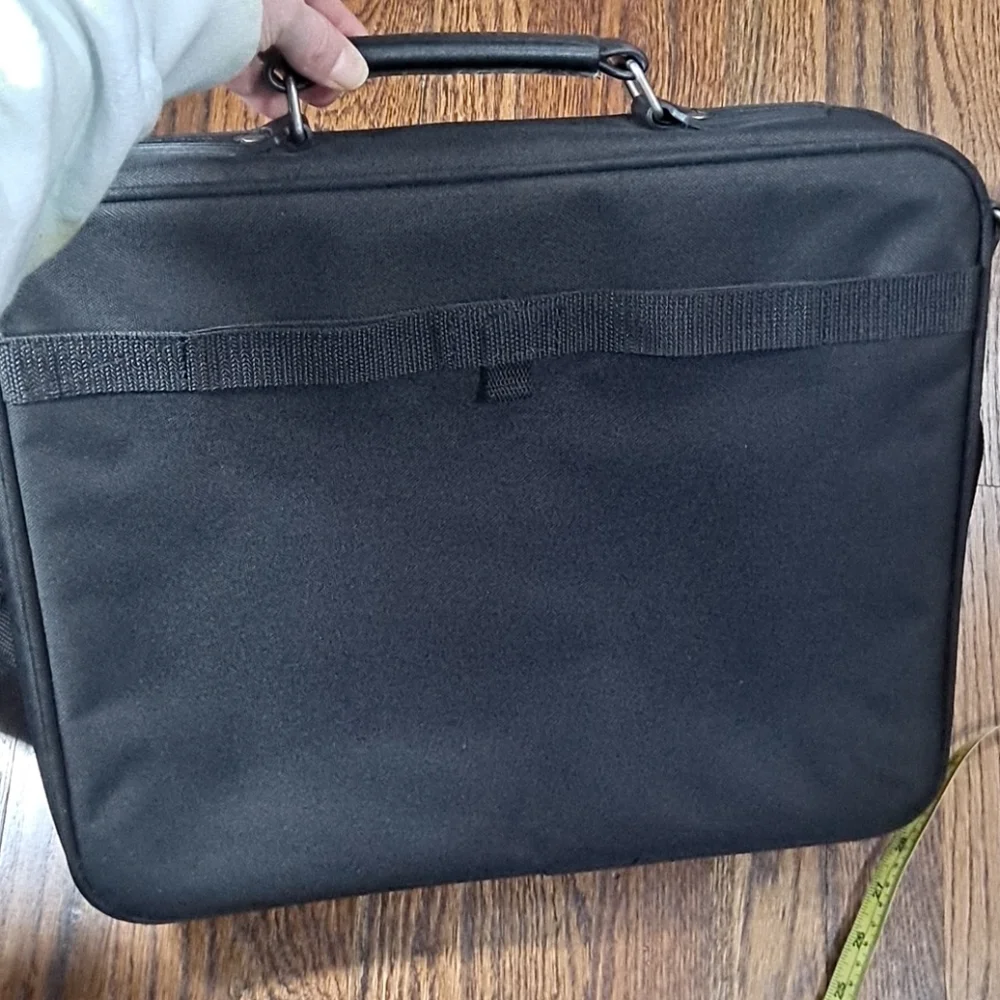 Targus Black Traditional Laptop Messenger Case
